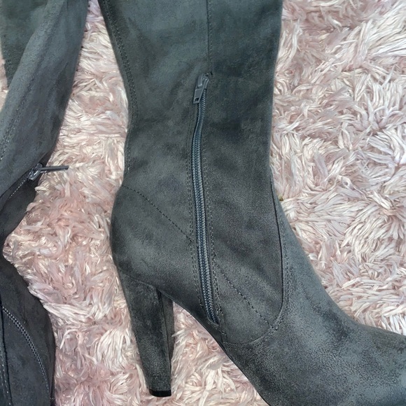 Over the knee boots - Picture 2 of 2